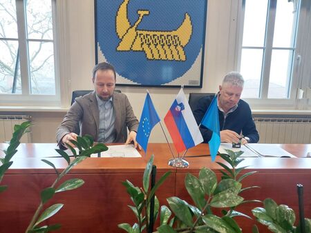 Župan dr. Kovačič in predstavnik izvajalskega pdojetja Maks Godina
